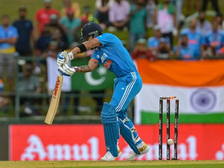 Experience Live Cricket Scores of India vs Australia with Vegas11